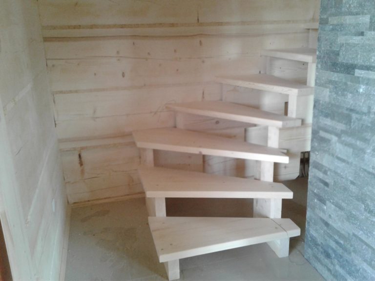 krętę schody drewniane